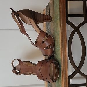 Franco Sarto Cynde Brown Faux Leather Sandals w/ heels, size women's 6